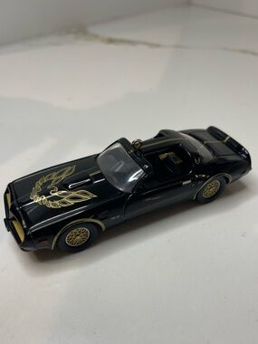 1977 Pontiac TransAm Hallmark Classic American Cars Ornament Series, 2012